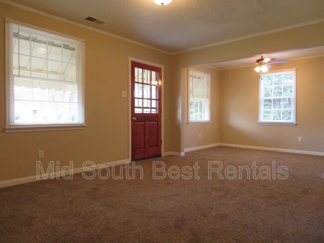 Building Photo - 1458 Russwood Rd