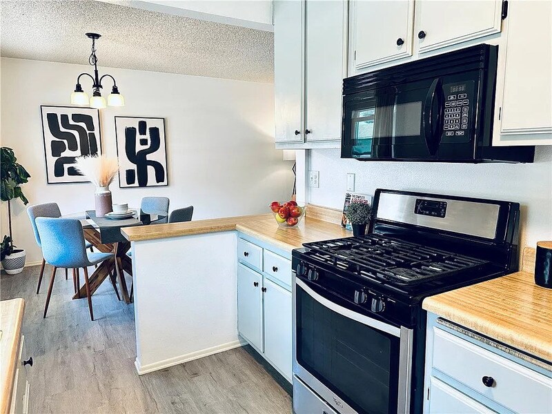 Foto principal - 5827 Bowcroft St