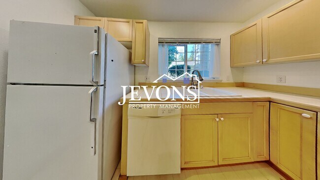 Foto del edificio - Condo with Swimming Pool and Private Enclosed 1-Car Garage in Klahanie Neighborhood