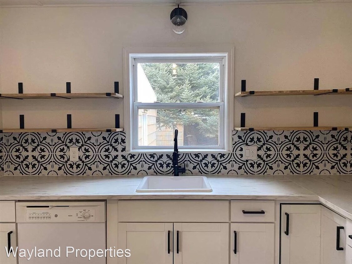 Foto principal - 2 br, 1 bath House - 133 E Magnolia Ave
