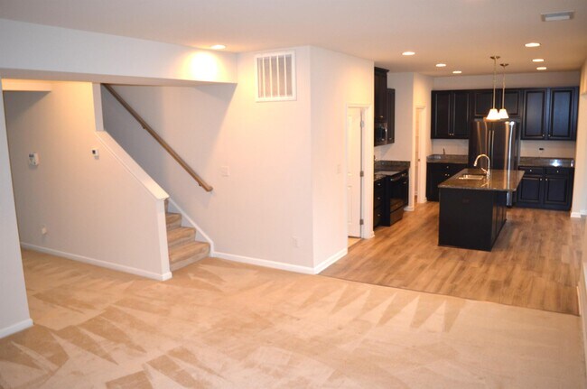 Building Photo - 375 Manning Ln