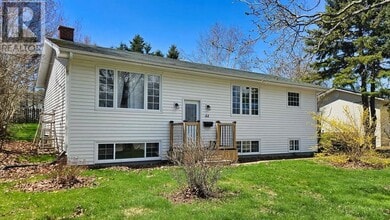 Building Photo - 44 Westcomb Crescent