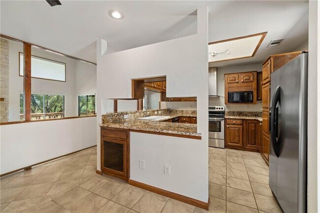 Building Photo - Gorgeous home overlooking golf course in L...