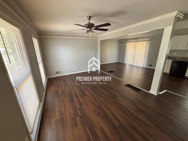Foto del edificio - 801 Hagwood Rd