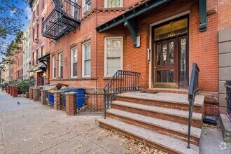 Building Photo - 318 Hudson St