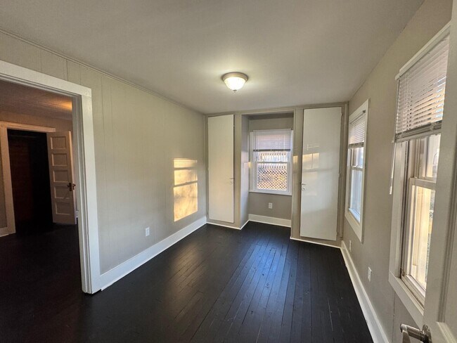 Foto del edificio - 211 Langford Ct