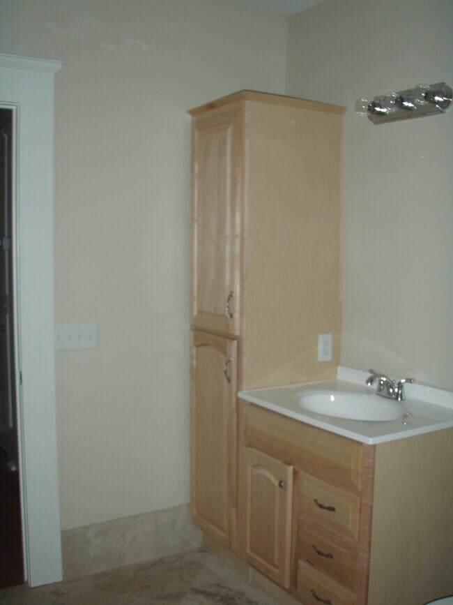 Tocador de baño n.° 2 - 302 W 40th St
