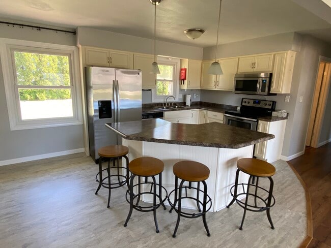 Building Photo - 2903 Sharon St