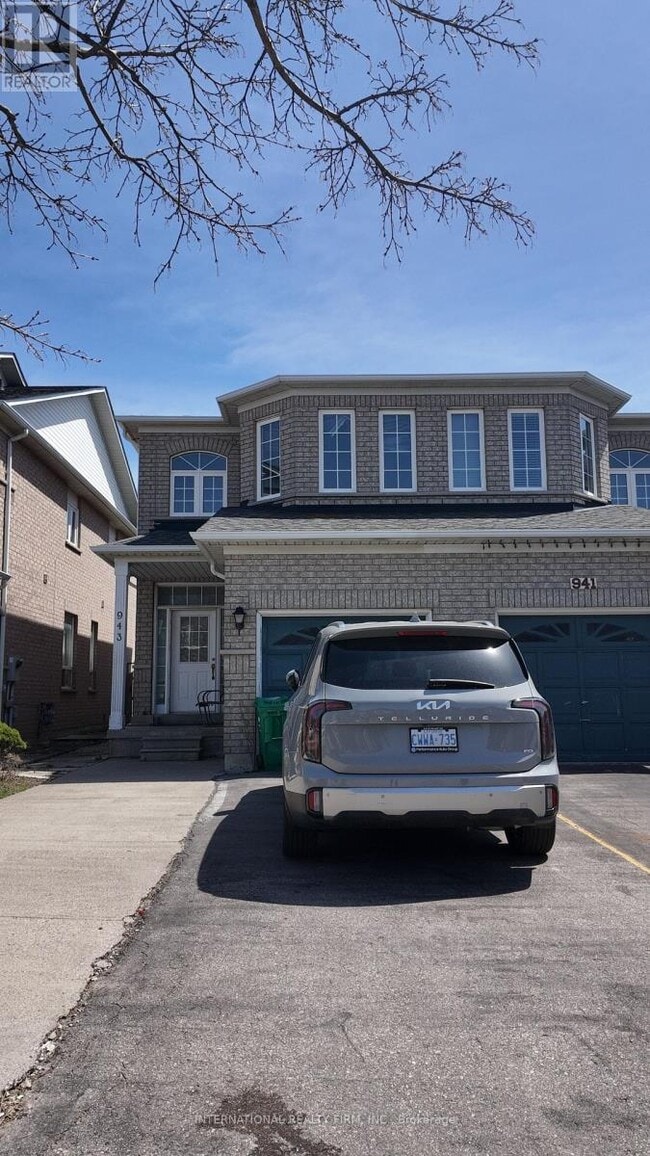 Building Photo - 943 Ledbury Crescent