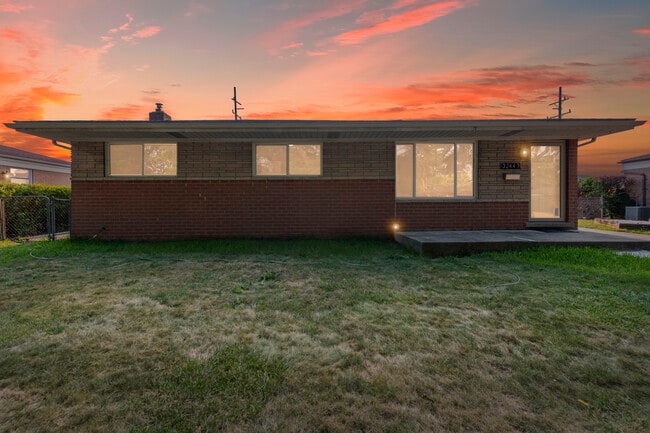 Building Photo - 32447 Hawthorne Dr