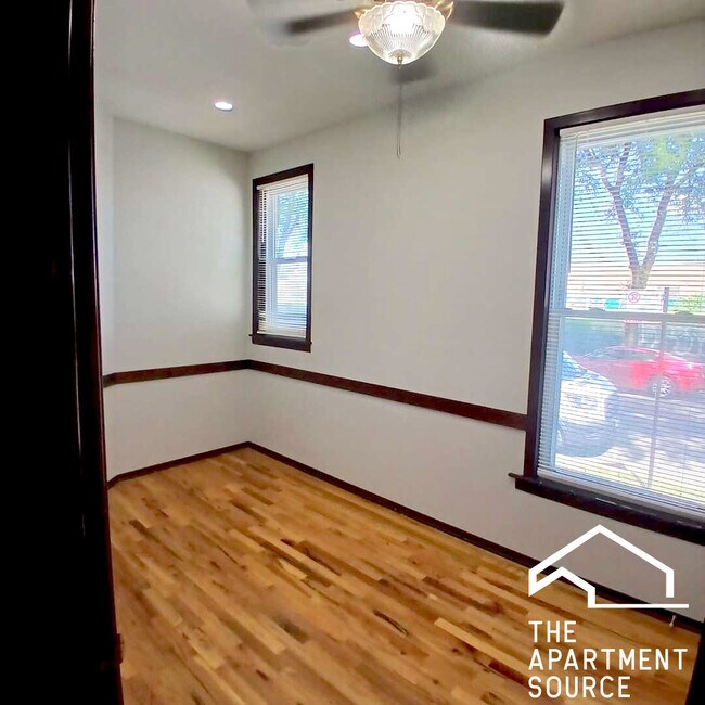 Foto del edificio - 2856 N Western Ave