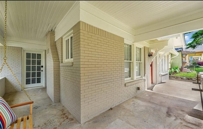 Building Photo - 1667 Sylvan Rd SW