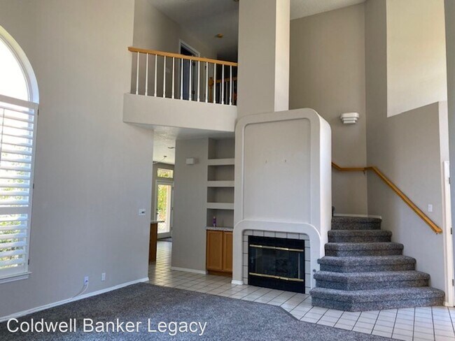 Building Photo - 3 br, 3 bath House - 11824 Caribou Ave NE