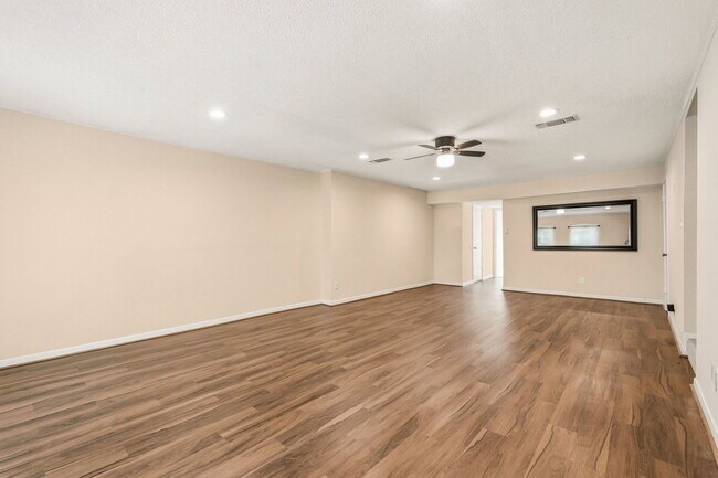 Foto del edificio - 496 N Post Oak Ln