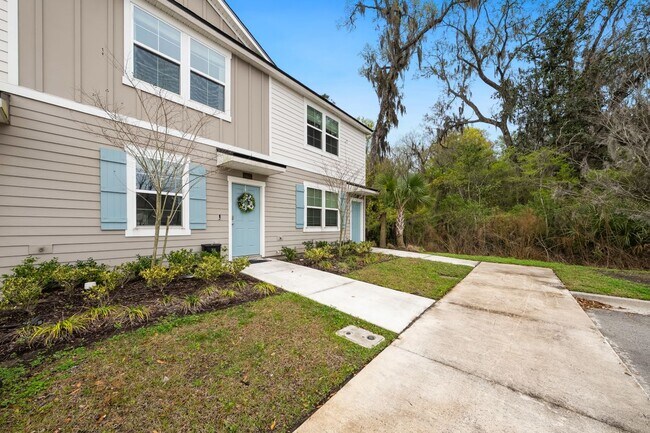 Building Photo - 8415 Zenith Cir