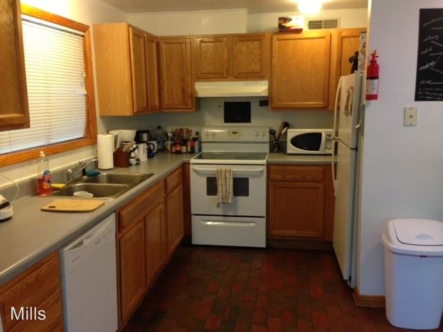 Building Photo - 4 br, 2 bath Room For Rent - 113 Howell St