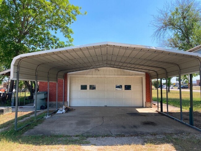Foto del edificio - 3906 S Clear Creek Rd