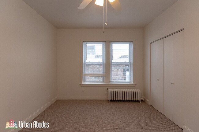 Foto del edificio - 3959 W Irving Park Rd