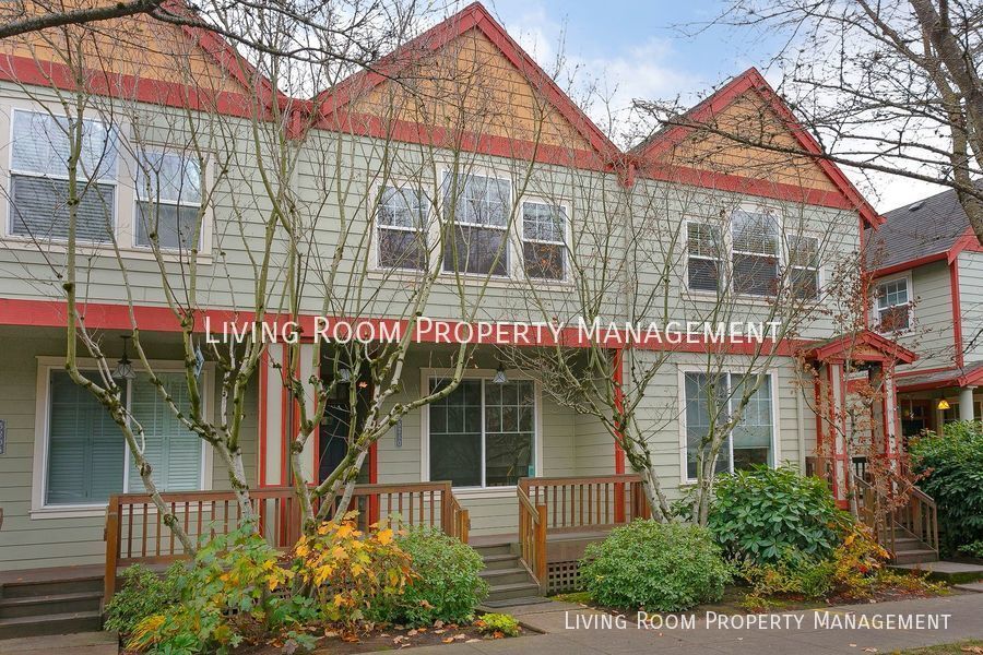 Large Private Townhouse in Johns Landing! House Rental in Portland