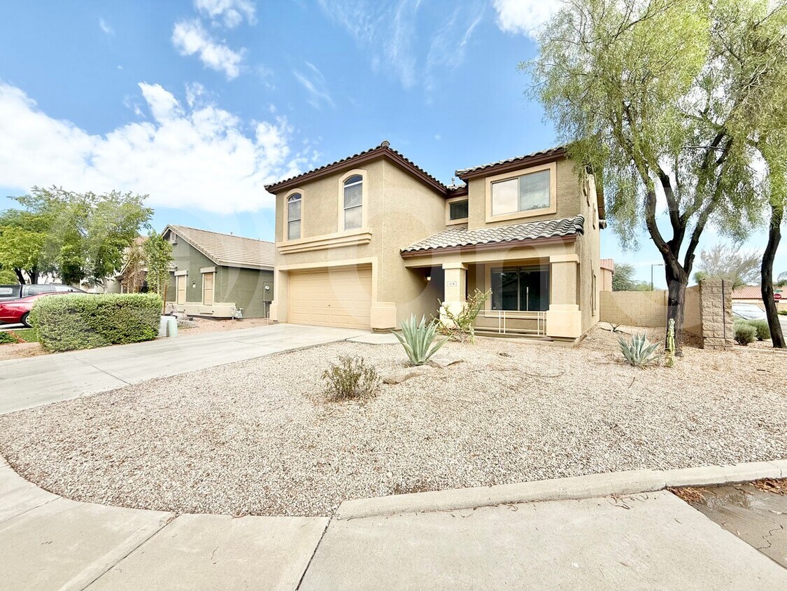 Primary Photo - 1016 E Taylor Trail