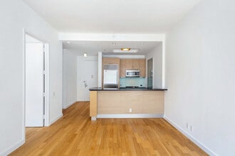 Building Photo - 325 5th Ave