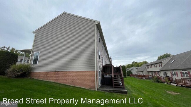 Building Photo - 3 br, 2.5 bath House - 2017 Greystone Drive