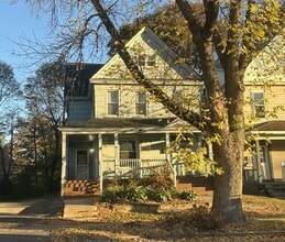 Building Photo - 129 Dell St