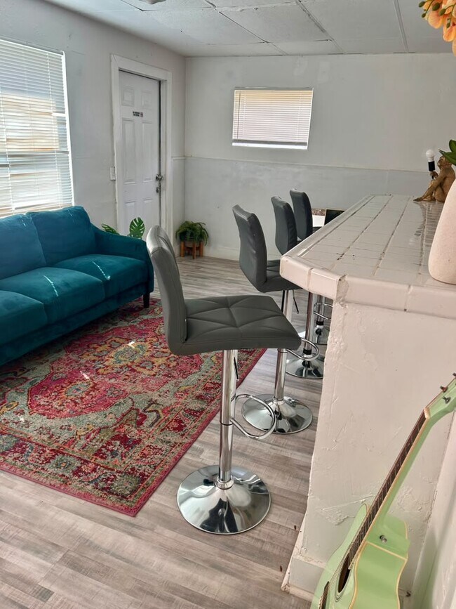 Foto del edificio - 7871 Terrace Rd