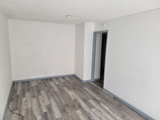 Foto del edificio - 5232 Pebble Beach Blvd