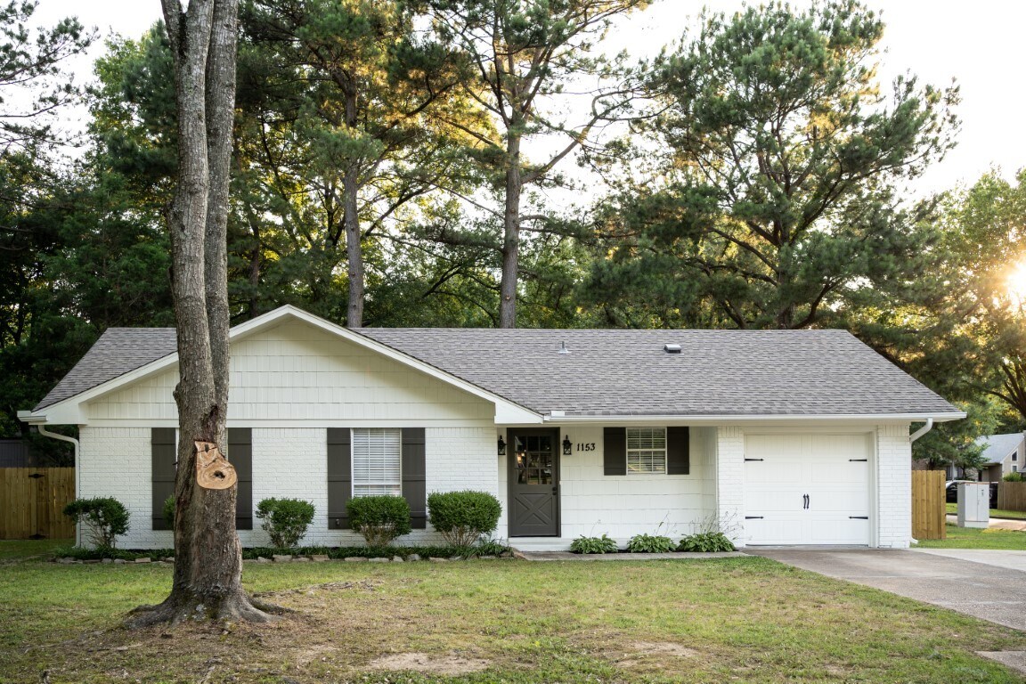 Primary Photo - 1153 Greenview Rd