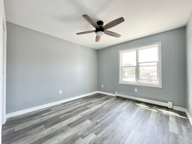 Building Photo - 728 E Main St