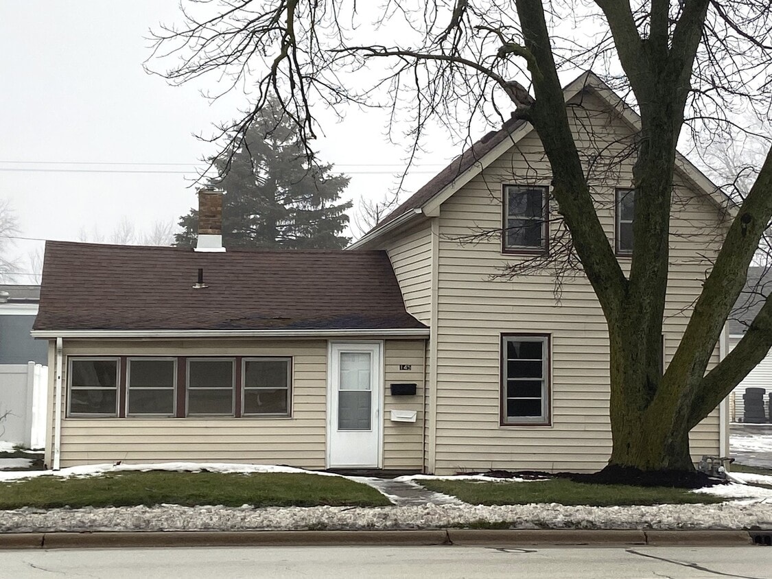 145 N Locust St, Manteno, IL 60950 House Rental in Manteno, IL