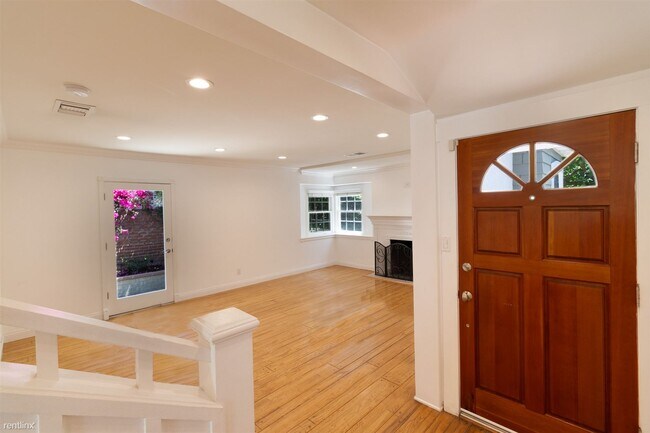 Building Photo - 3 br, 2.5 bath House - 10329 Whipple Street
