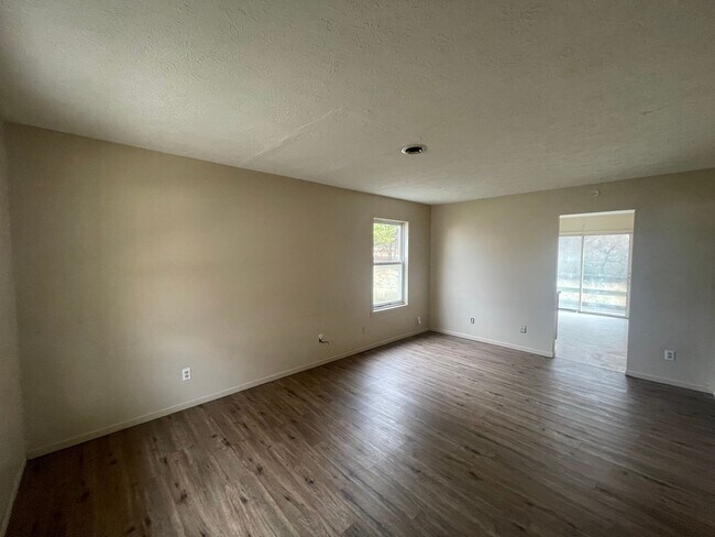 Foto del edificio - 511 E Franklin St