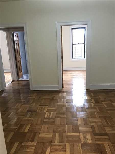 Foto del edificio - 2065 E 8th St