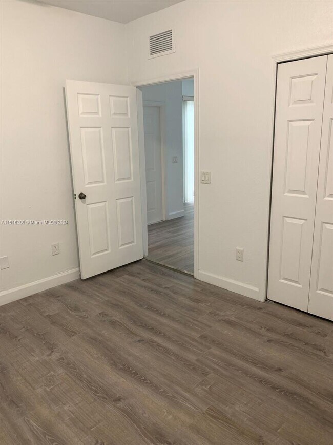 Foto del edificio - 4009 SW 156th Ave