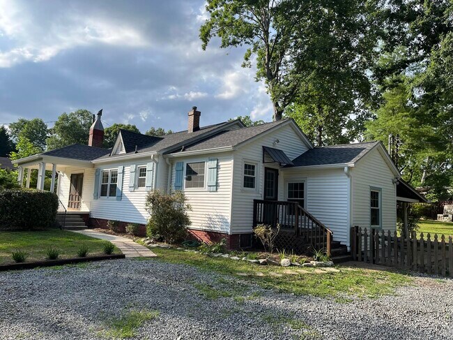 Building Photo - 1514 Greenville Hwy