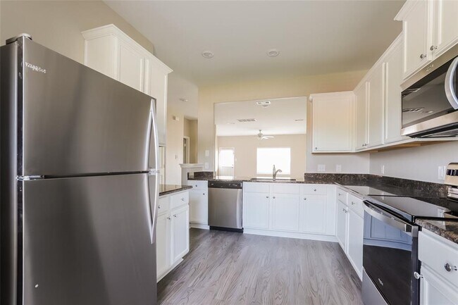 Building Photo - 23119 Bellini Dr