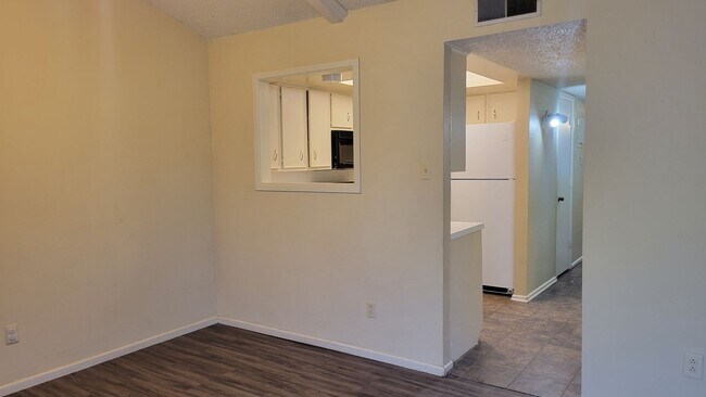 Building Photo - 3/2 Condo
