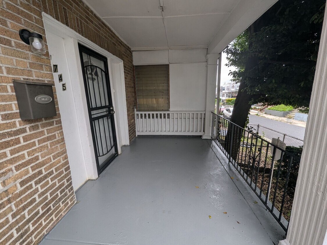 Primary Photo - Large Home - Parkside