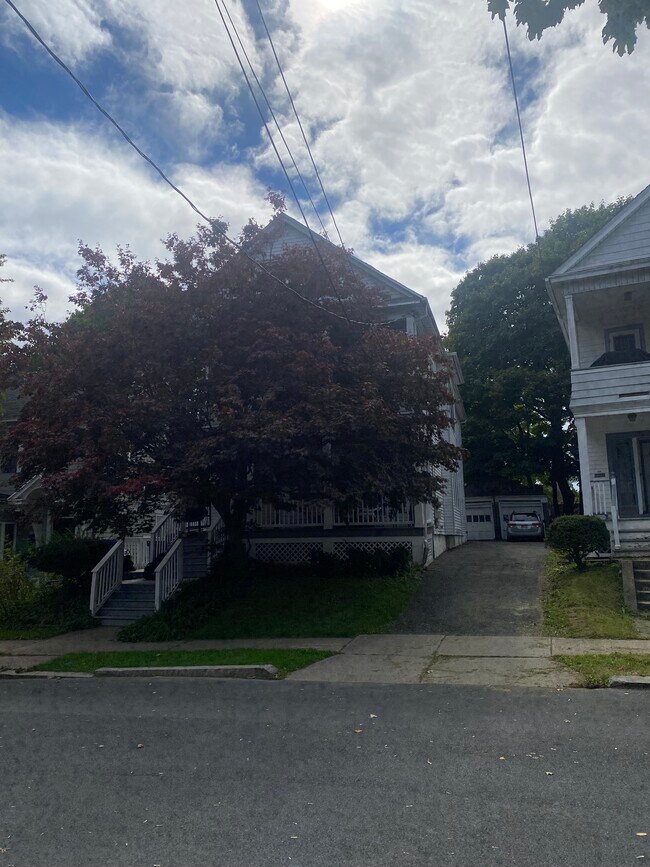 28 Peyster St Unit 2nd Floor, Albany, NY 12208 28 Peyster St Albany