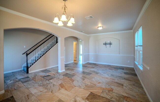 Building Photo - "Spacious 4-Bedroom Home with 3.5 Bath, Gr...