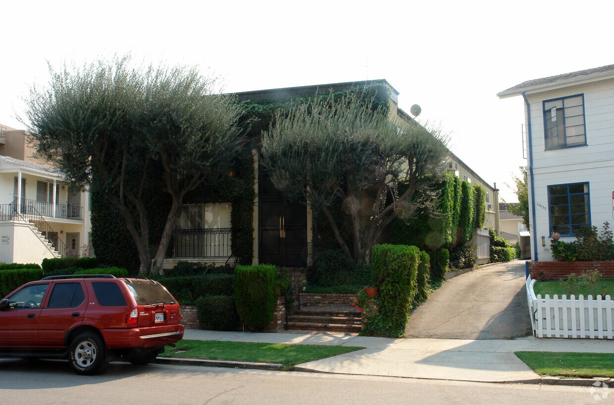 Primary Photo - 10634 Holman Ave