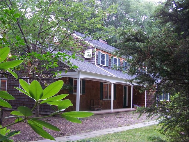 Building Photo - 25 Fiddlers Green Dr