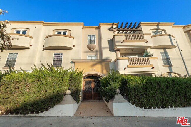 Foto del edificio - 4832 Whitsett Ave