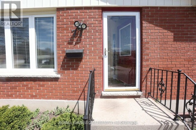 Building Photo - 77 Culver Crescent