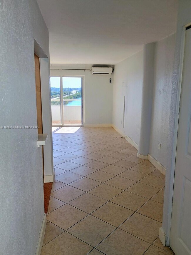 Foto del edificio - 7904 West Dr