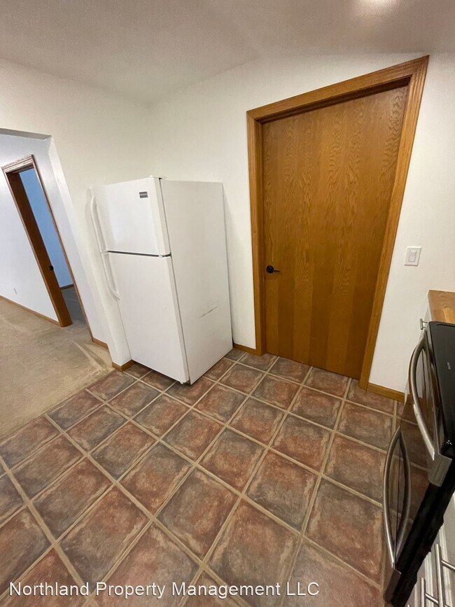 Building Photo - 3 br, 2 bath House - 606 West Tenth Street