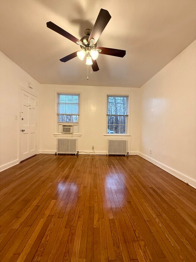 sala de estar - 4034 Calvert St NW