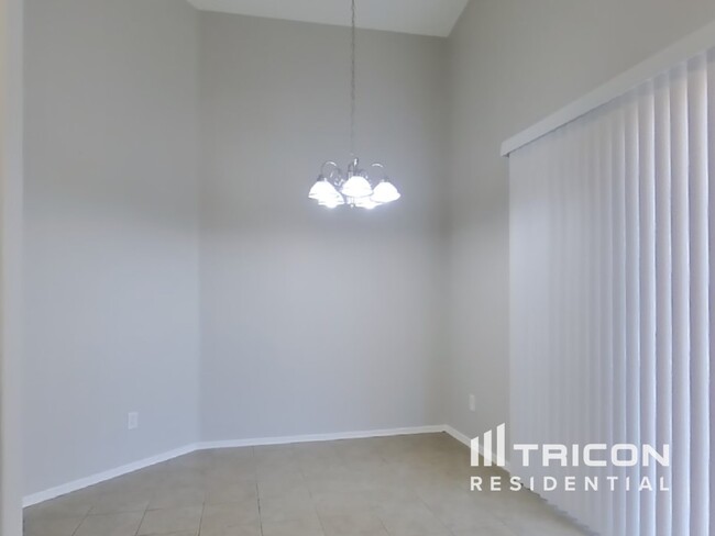 Foto del edificio - 12534 W Willow Ave